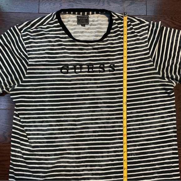 Guess Tee-Shirt - Picture 2 of 3